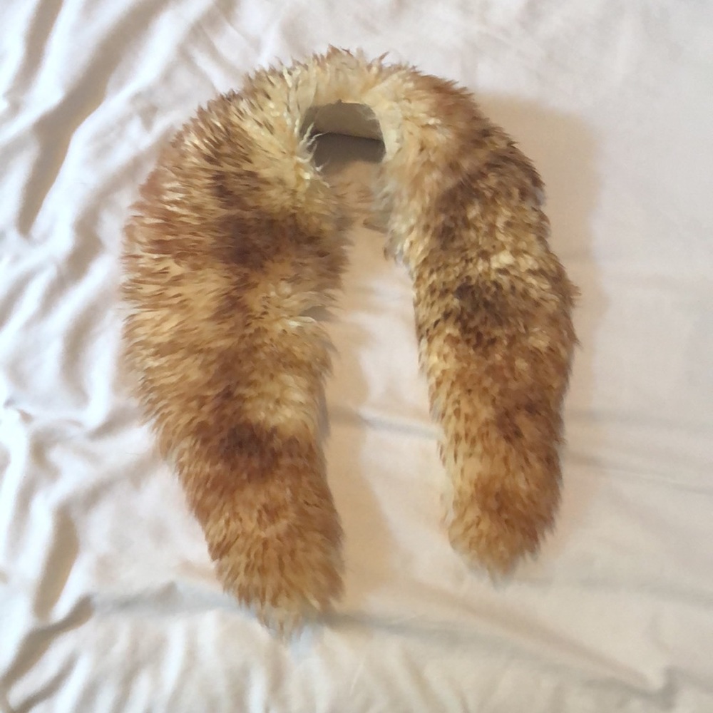 Genuine Fur Collar (dyed sheep skin)